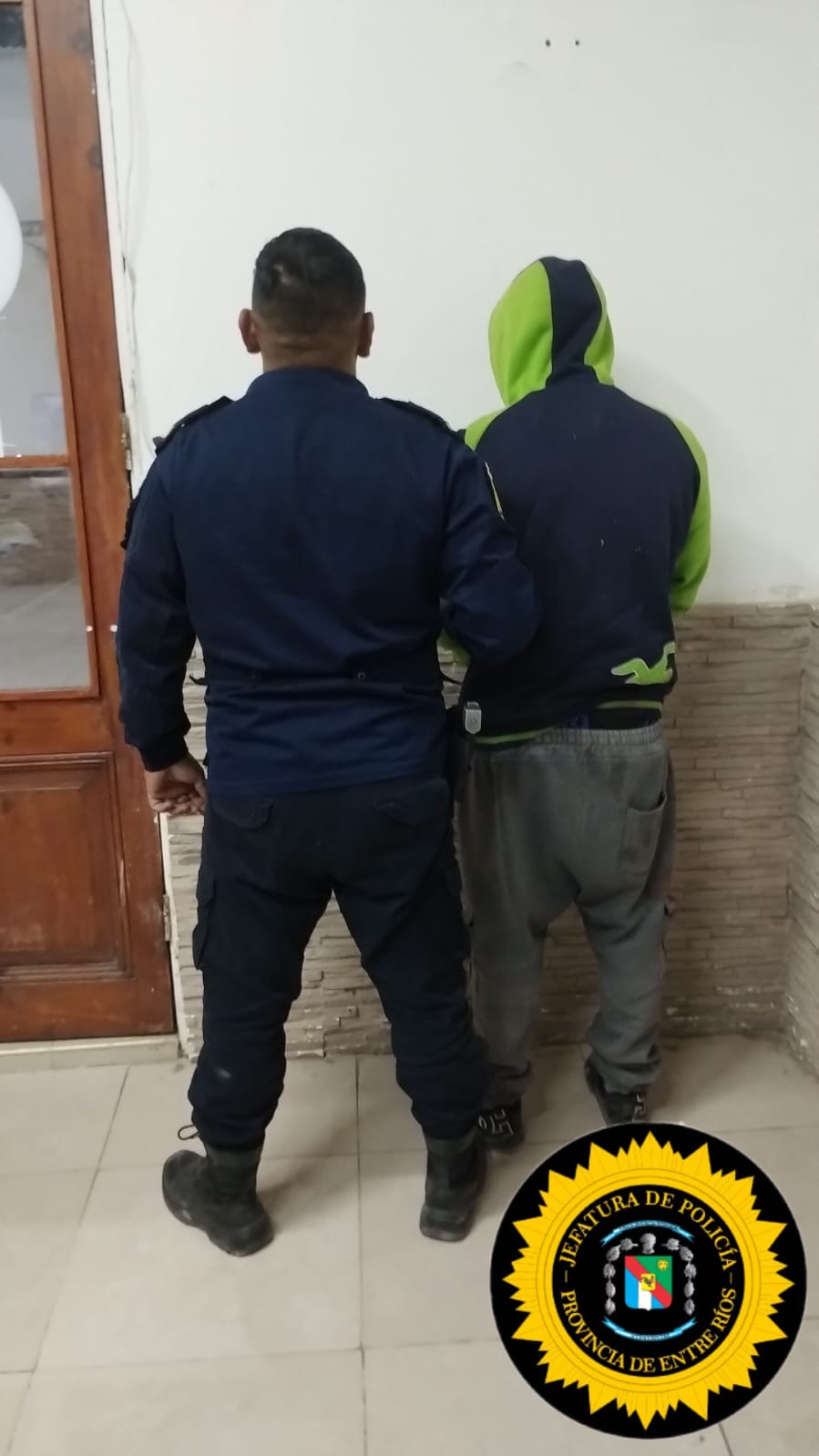 Violenta gresca barrial en La Paz: un sujeto resultó baleado y quedó detenido