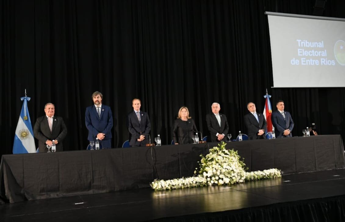 Bordet autoridades diplomas