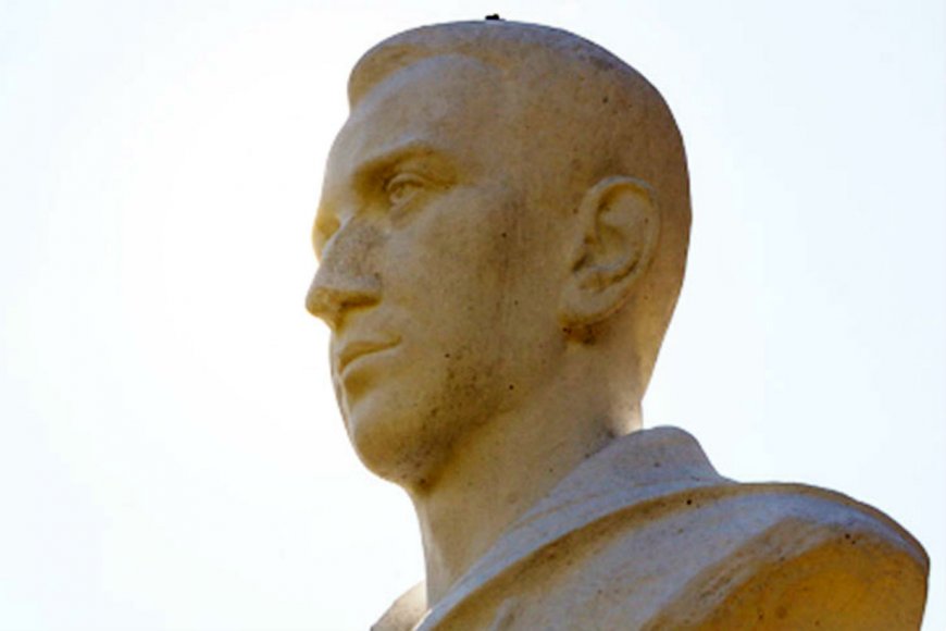 ConscriptoBernardiEstatua
