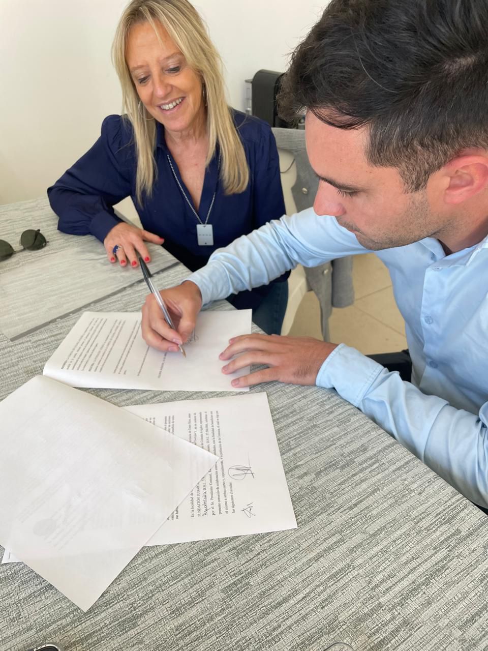 Firma convenio Colonia