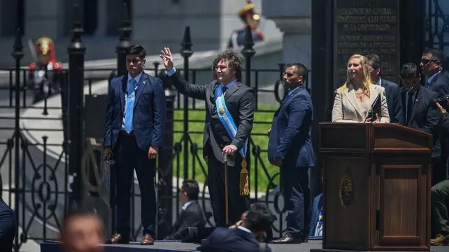 Milei explanada congreso