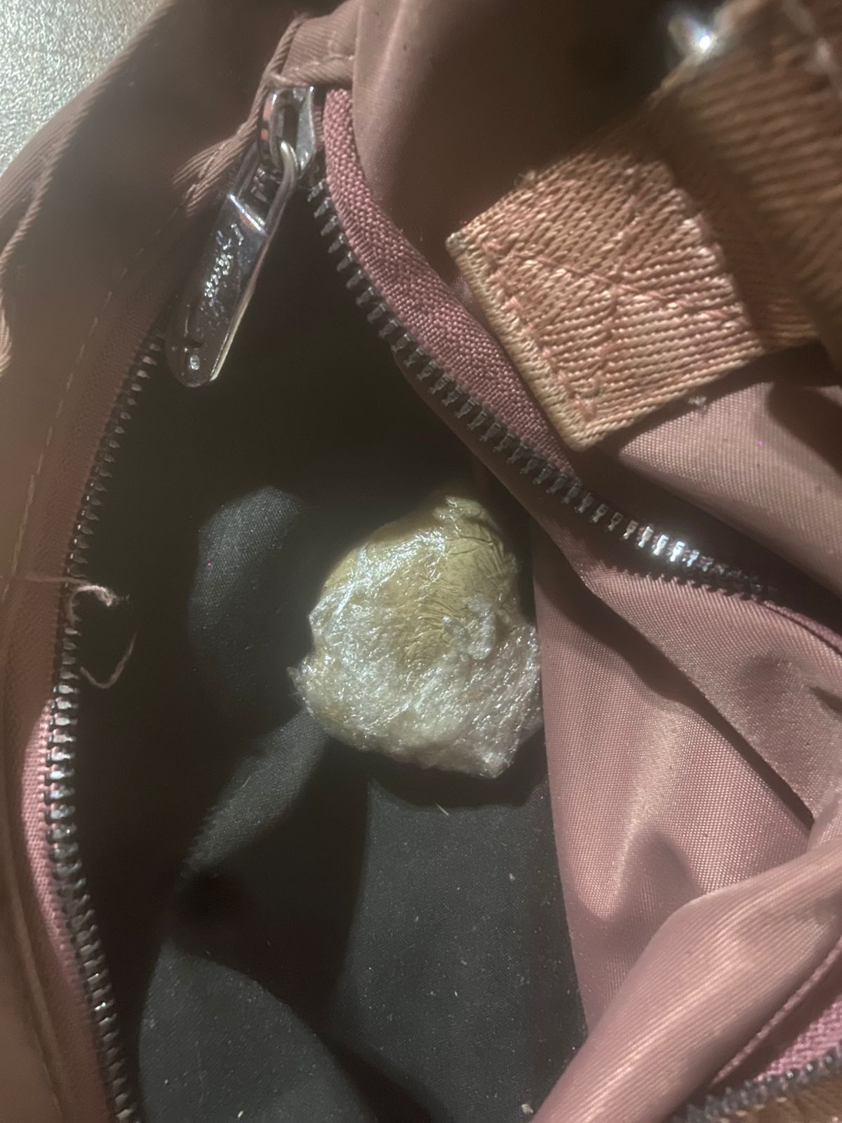 arena bolso cocaina.jpg