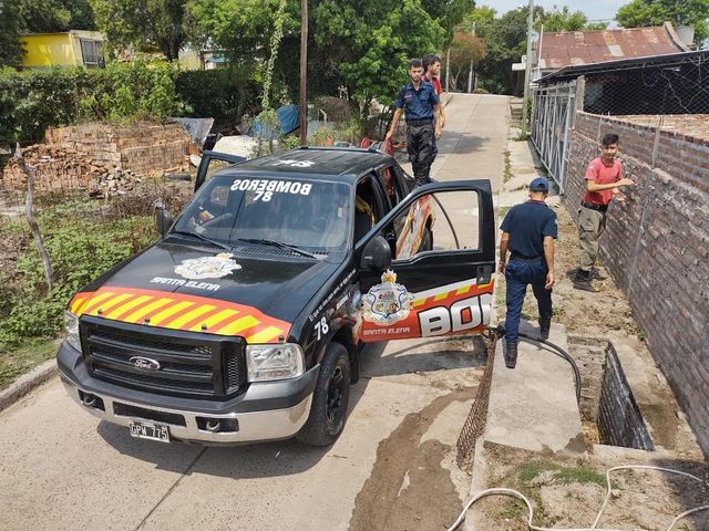 bomberos rescate serpiente santa elena 4 2 22 2