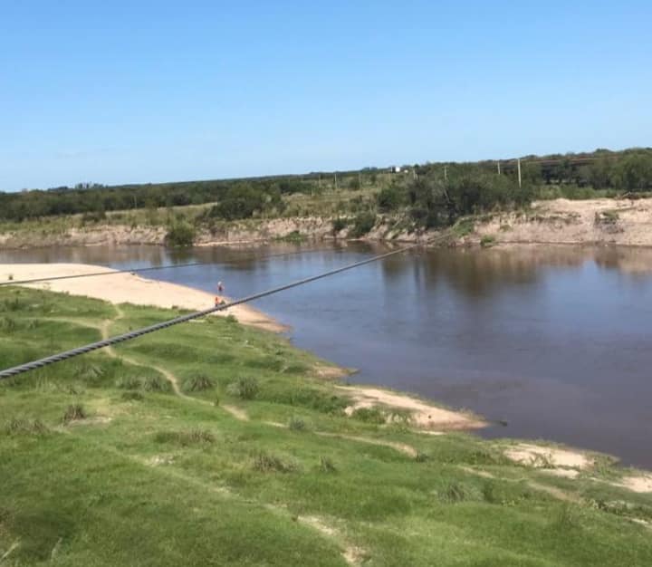 celp cable sobre agua.jpg