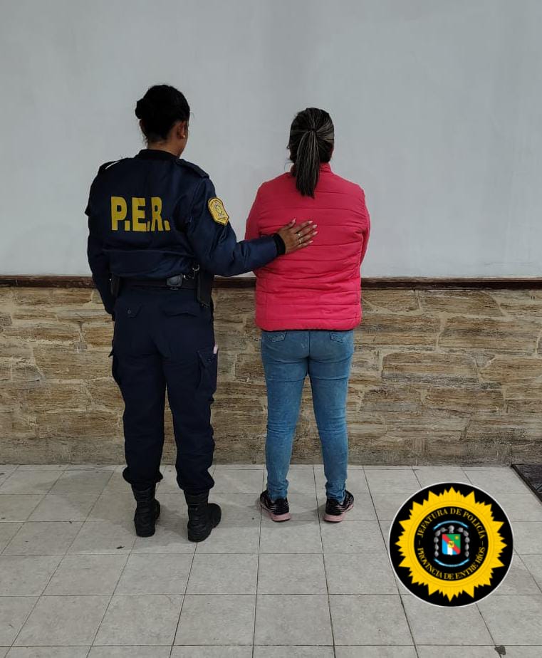 detenida por agredir a una policía en control de tránsito.jpg