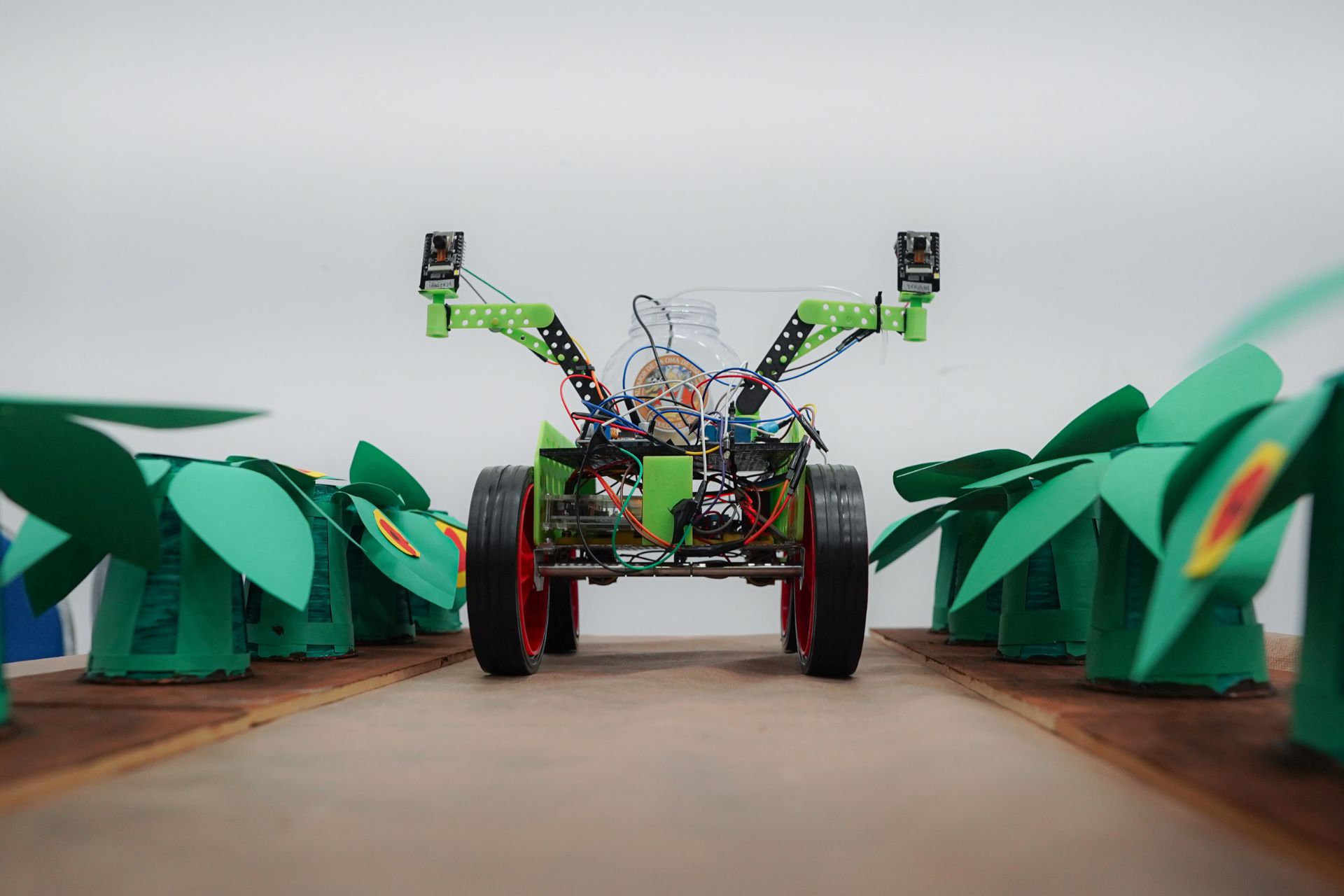 estudiantes robot ia 3.jpg