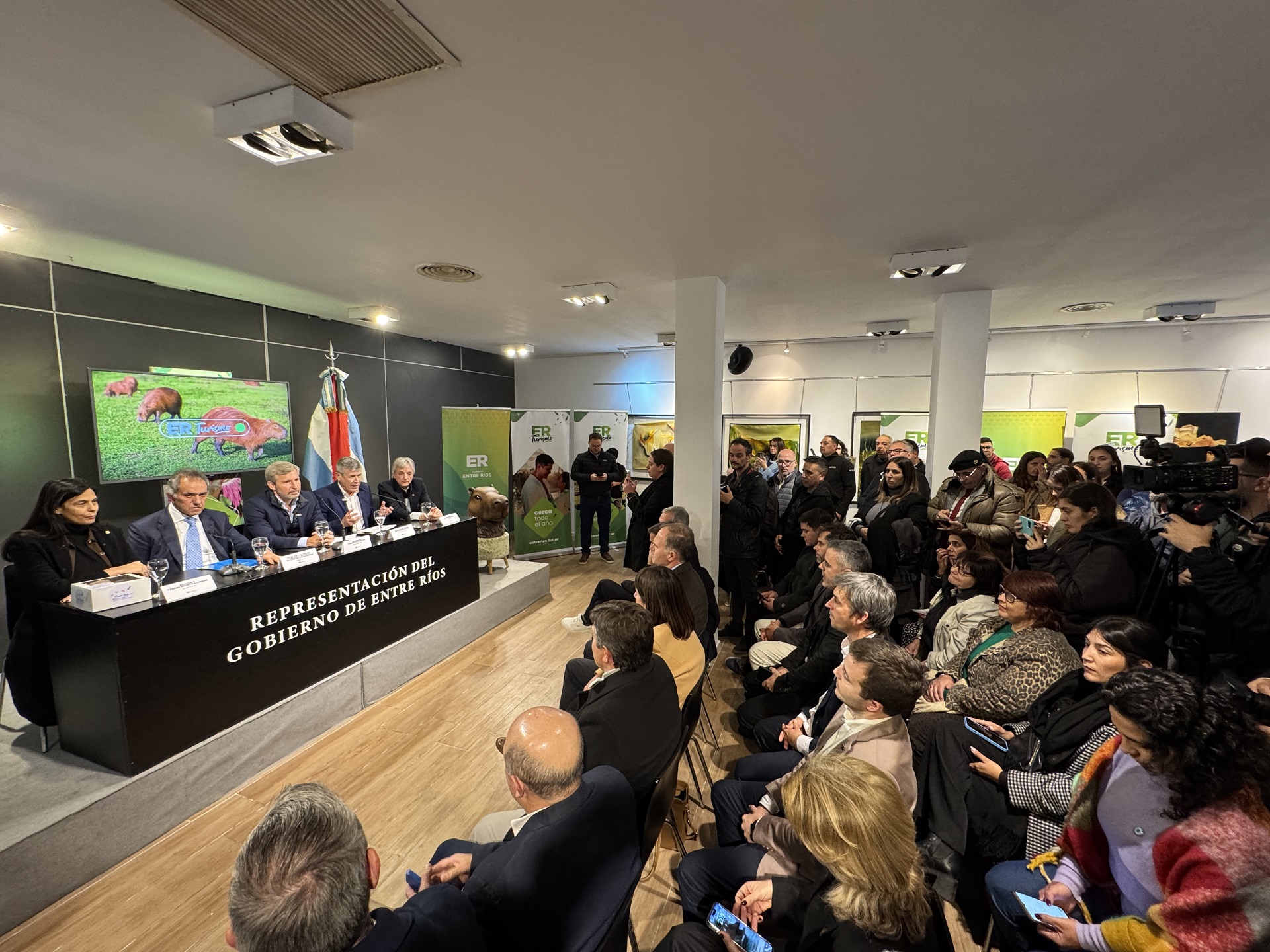 foto 4 lanzamiento.jpg