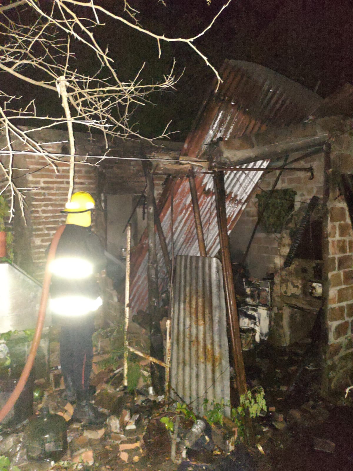 incendio vivienda santa elena 1.jpg