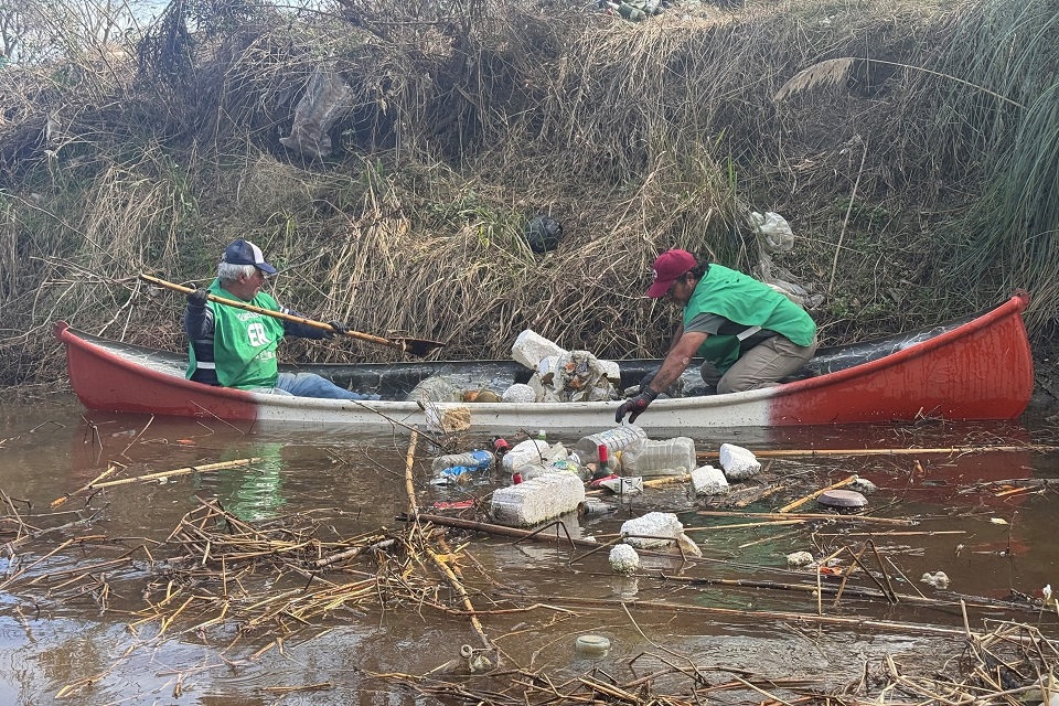 limpieza arroyo jovenes la paz 1.jpg
