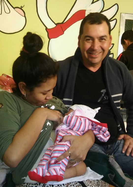 madre niña poli